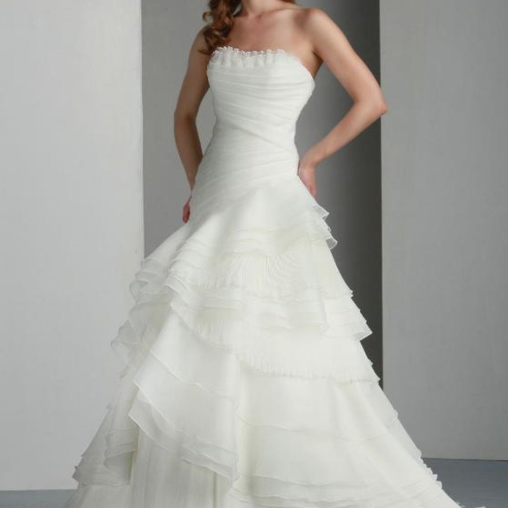 SAMPLE Ivory Wedding Dress, Sexy Ruffle Accordion Pleat Crumbcatcher Strapless